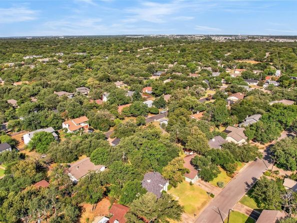 3902 Burr Oak LN, Austin TX 78727