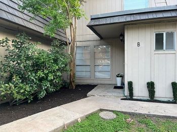 702 Castle Ridge RD