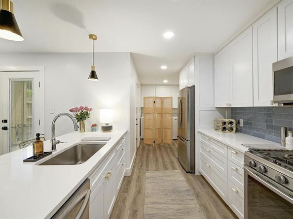 702 Castle Ridge RD B, Austin TX 78746