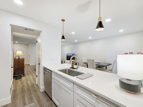 702 Castle Ridge RD B, Austin TX 78746