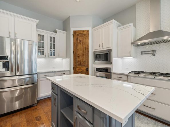 201 Aria DR, Lakeway TX 78738