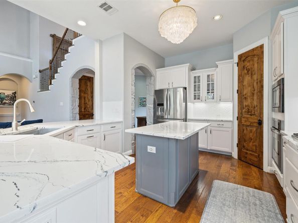 201 Aria DR, Lakeway TX 78738
