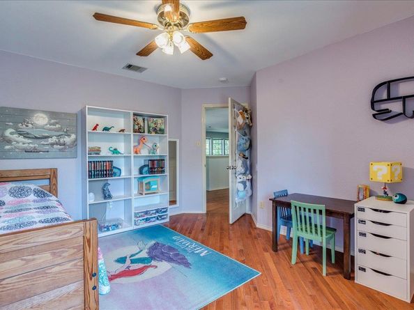8210 Landsman Dr, Austin TX 78736