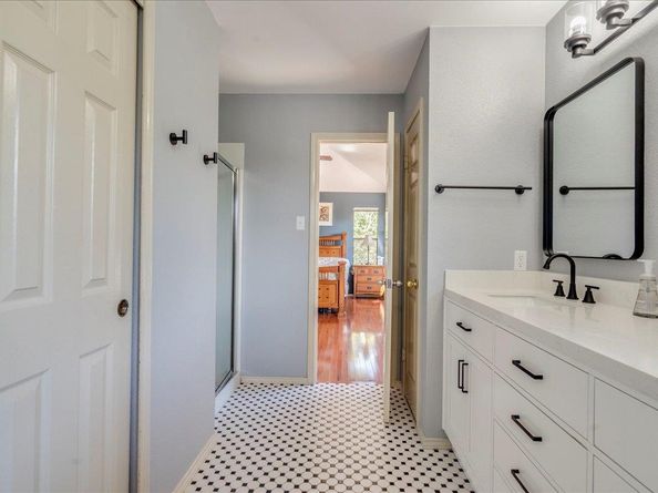 8210 Landsman Dr, Austin TX 78736