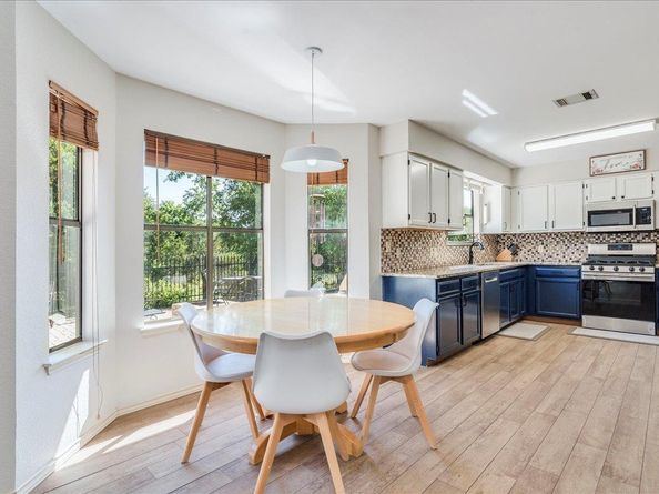 8210 Landsman Dr, Austin TX 78736