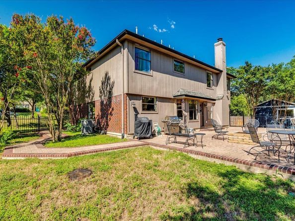 8210 Landsman Dr, Austin TX 78736