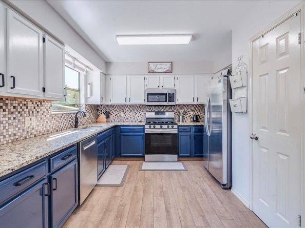 8210 Landsman Dr, Austin TX 78736