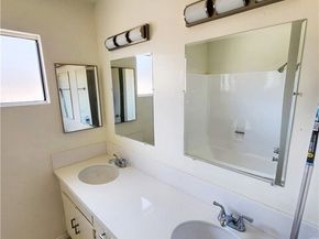 10923 Moorpark Street, North Hollywood (los Angeles) CA 91602