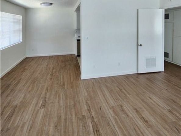 10923 Moorpark Street, North Hollywood (los Angeles) CA 91602