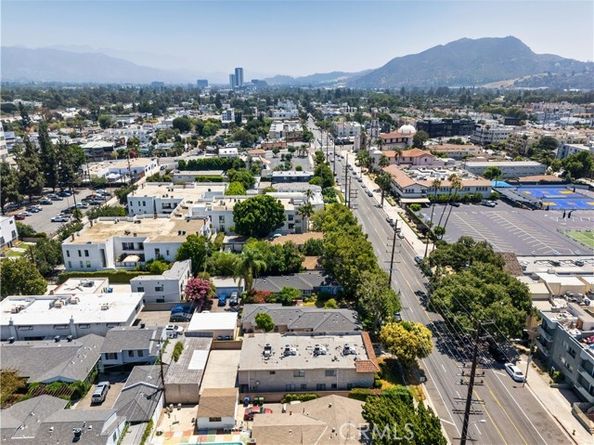 10923 Moorpark Street, North Hollywood (los Angeles) CA 91602