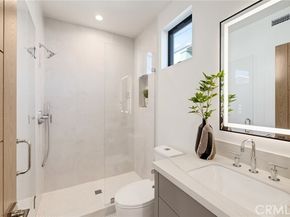 213 Bayview Drive, Manhattan Beach CA 90266