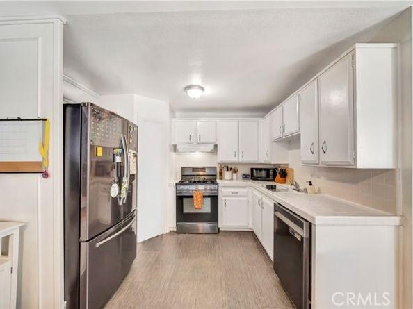 18601 Collins Street D17, Tarzana (los Angeles) CA 91356