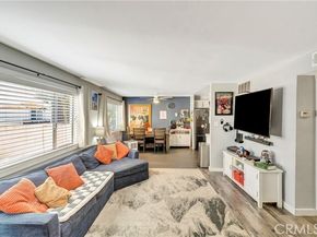 18601 Collins Street D17, Tarzana (los Angeles) CA 91356