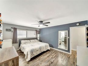 18601 Collins Street D17, Tarzana (los Angeles) CA 91356