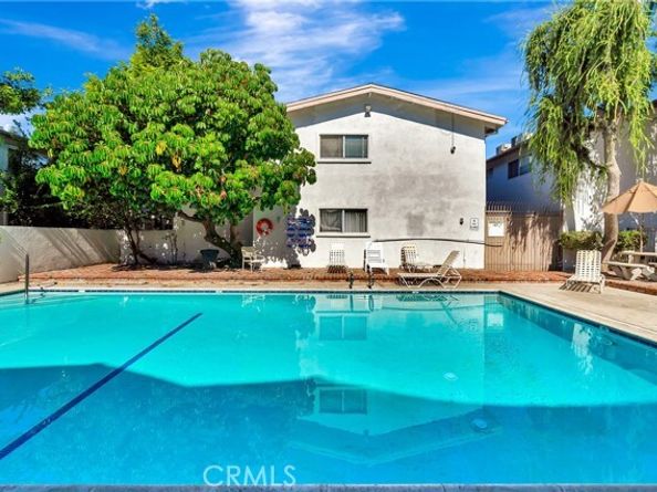 18601 Collins Street D17, Tarzana (los Angeles) CA 91356
