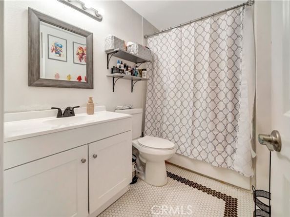 18601 Collins Street D17, Tarzana (los Angeles) CA 91356