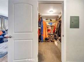 18601 Collins Street D17, Tarzana (los Angeles) CA 91356