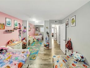 18601 Collins Street D17, Tarzana (los Angeles) CA 91356