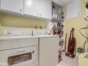 18242 Burbank Boulevard 8, Tarzana (los Angeles) CA 91356