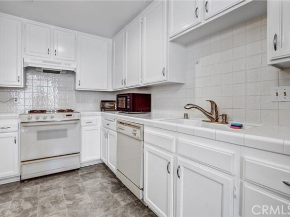 18242 Burbank Boulevard 8, Tarzana (los Angeles) CA 91356