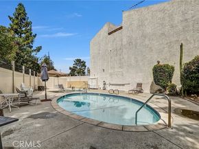 18242 Burbank Boulevard 8, Tarzana (los Angeles) CA 91356