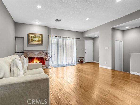 18242 Burbank Boulevard 8, Tarzana (los Angeles) CA 91356