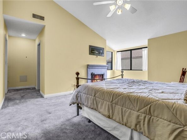 18242 Burbank Boulevard 8, Tarzana (los Angeles) CA 91356