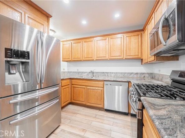 7137 Shoup Avenue 39, West Hills (los Angeles) CA 91307