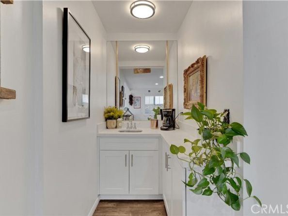 6221 Mammoth Avenue, Los Angeles CA 91401