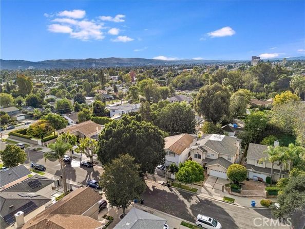 6221 Mammoth Avenue, Los Angeles CA 91401