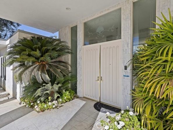 19825 Santa Rita Street, Woodland Hills (los Angeles) CA 91364