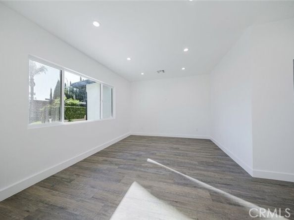 9055 Forbes Avenue, Northridge (los Angeles) CA 91343