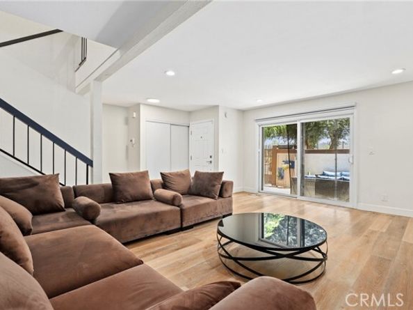 21535 Erwin Street 131, Woodland Hills (los Angeles) CA 91367