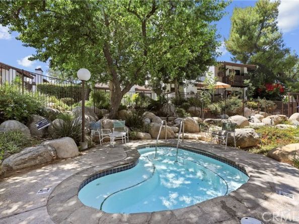21535 Erwin Street 131, Woodland Hills (los Angeles) CA 91367