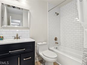 21535 Erwin Street 131, Woodland Hills (los Angeles) CA 91367