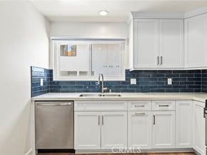 21535 Erwin Street 131, Woodland Hills (los Angeles) CA 91367