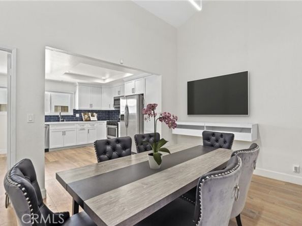 21535 Erwin Street 131, Woodland Hills (los Angeles) CA 91367