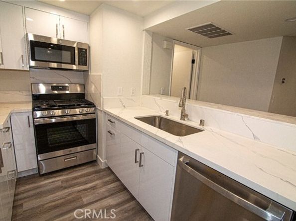 6275 Canoga Avenue 73, Woodland Hills (los Angeles) CA 91367