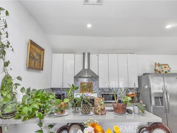6015 Laurelgrove Avenue, North Hollywood (los Angeles) CA 91606