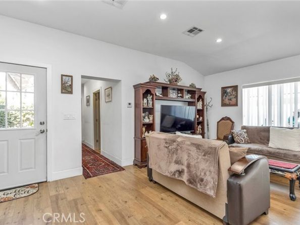 6015 Laurelgrove Avenue, North Hollywood (los Angeles) CA 91606