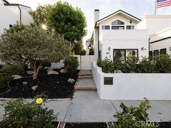 207 21st, Huntington Beach CA 92648