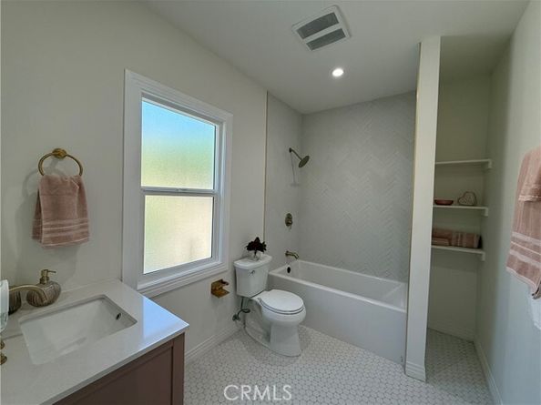 490 Solano Avenue, Los Angeles CA 90012