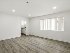 8744 Burnet Avenue 14, North Hills (los Angeles) CA 91343