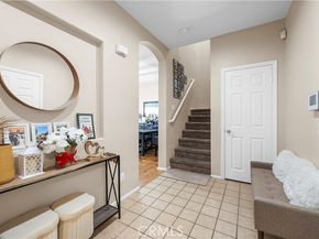 9001 Owensmouth 28, Canoga Park (los Angeles) CA 91304