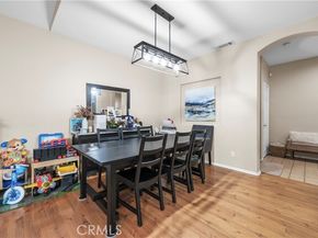 9001 Owensmouth 28, Canoga Park (los Angeles) CA 91304