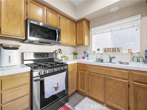 9001 Owensmouth 28, Canoga Park (los Angeles) CA 91304