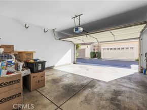 9001 Owensmouth 28, Canoga Park (los Angeles) CA 91304