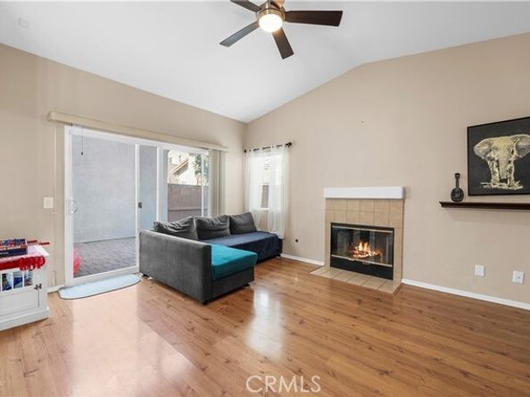 9001 Owensmouth 28, Canoga Park (los Angeles) CA 91304