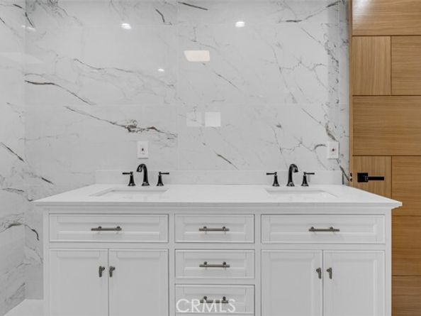 8369 Vine Valley Drive, Sun Valley (los Angeles) CA 91352