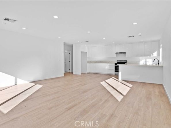 6842 Cedros Avenue, Van Nuys (los Angeles) CA 91405